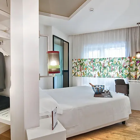 Caravel Hotel 4*