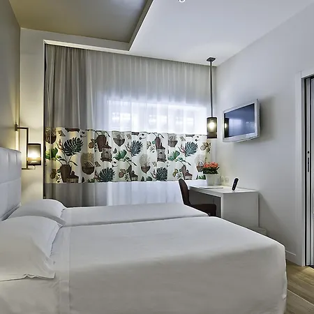 Caravel Hotel 4*