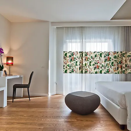 Caravel Hotel
