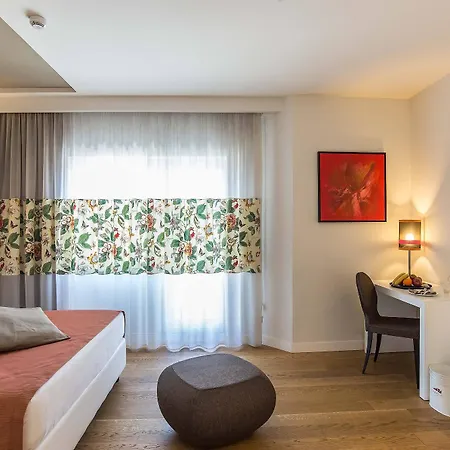 Caravel Hotel