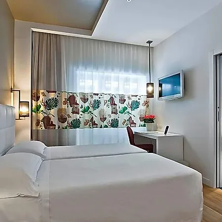 Caravel Hotel 4*