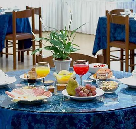 Caravel Hotel 4*