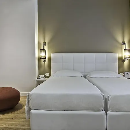 Caravel Hotel