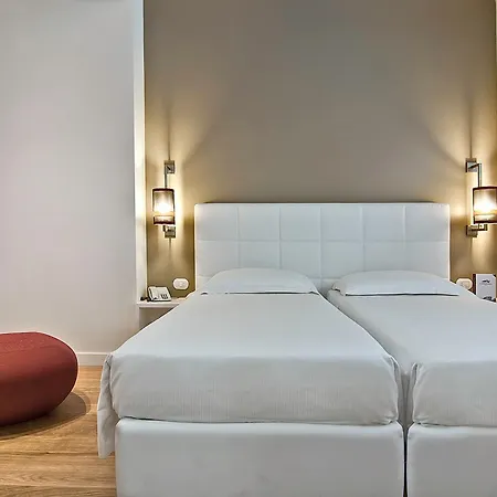 Caravel Hotel