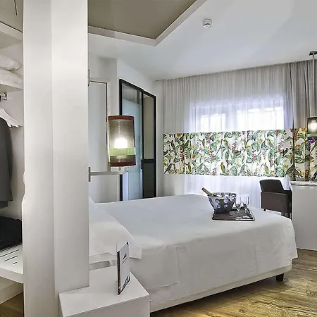 Caravel Hotel 4*