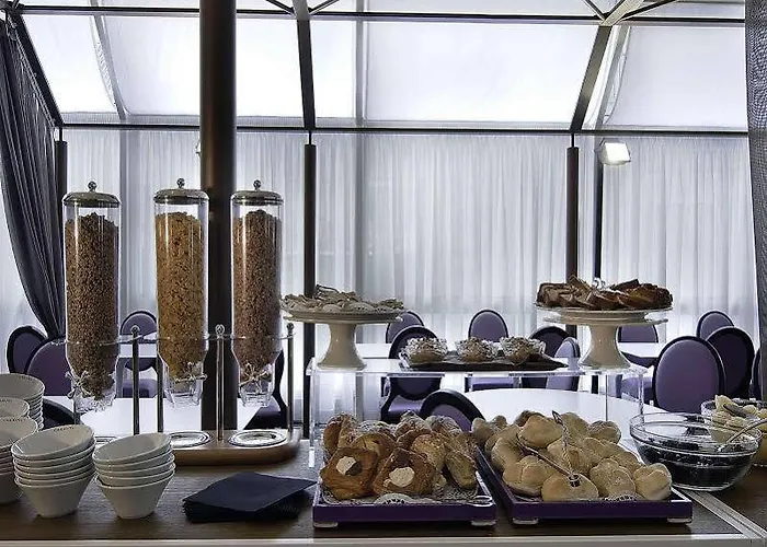 Caravel Hotel