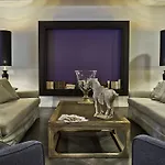 Отель Caravel 4*