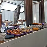 Отель Caravel 4*